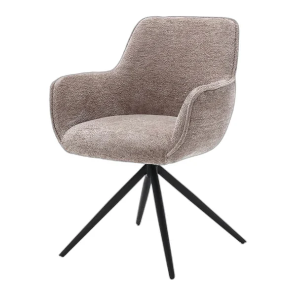Fondo Armstoel in stof Mona 110 Sand, draaibaar, staat op een jute vloerkleed in een lichte woonkamer - Tower Living - Mona 120 Taupe
