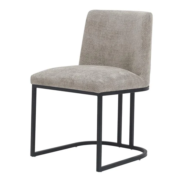 Der Archi Stuhl - Stoff Eden 3 cream steht in einem Wohnzimmer mit Holzboden und Betonwänden - Tower Living - Eden 4 Beige