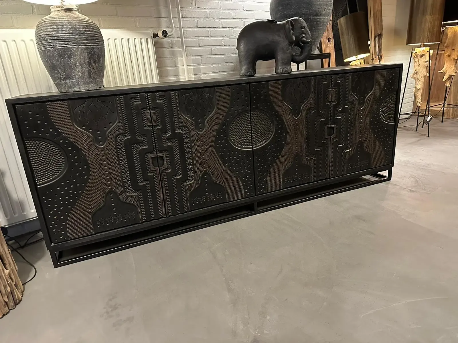 Sideboard Graphic Black - World of Brosi