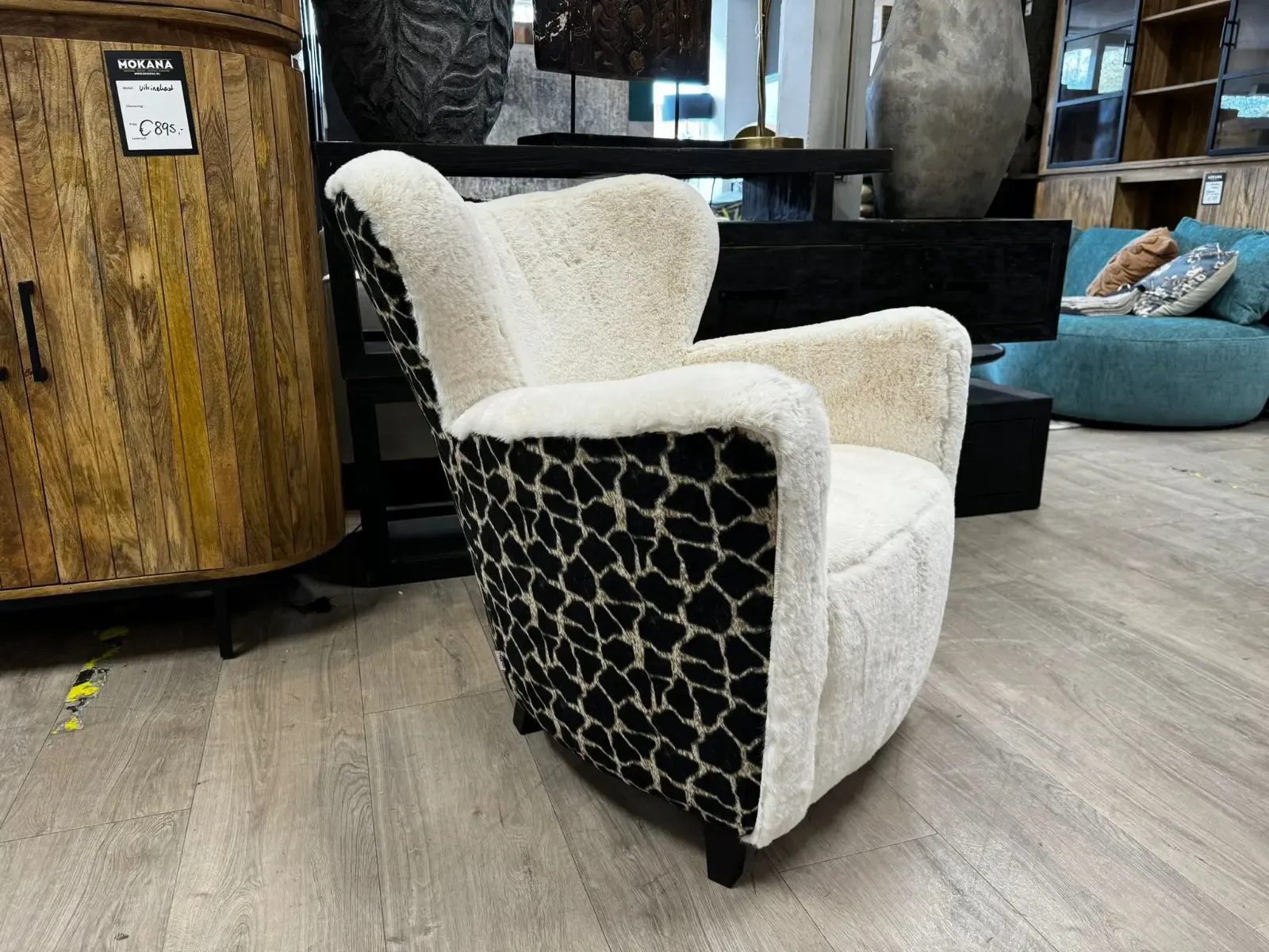 Armchair Minoe Giraffe