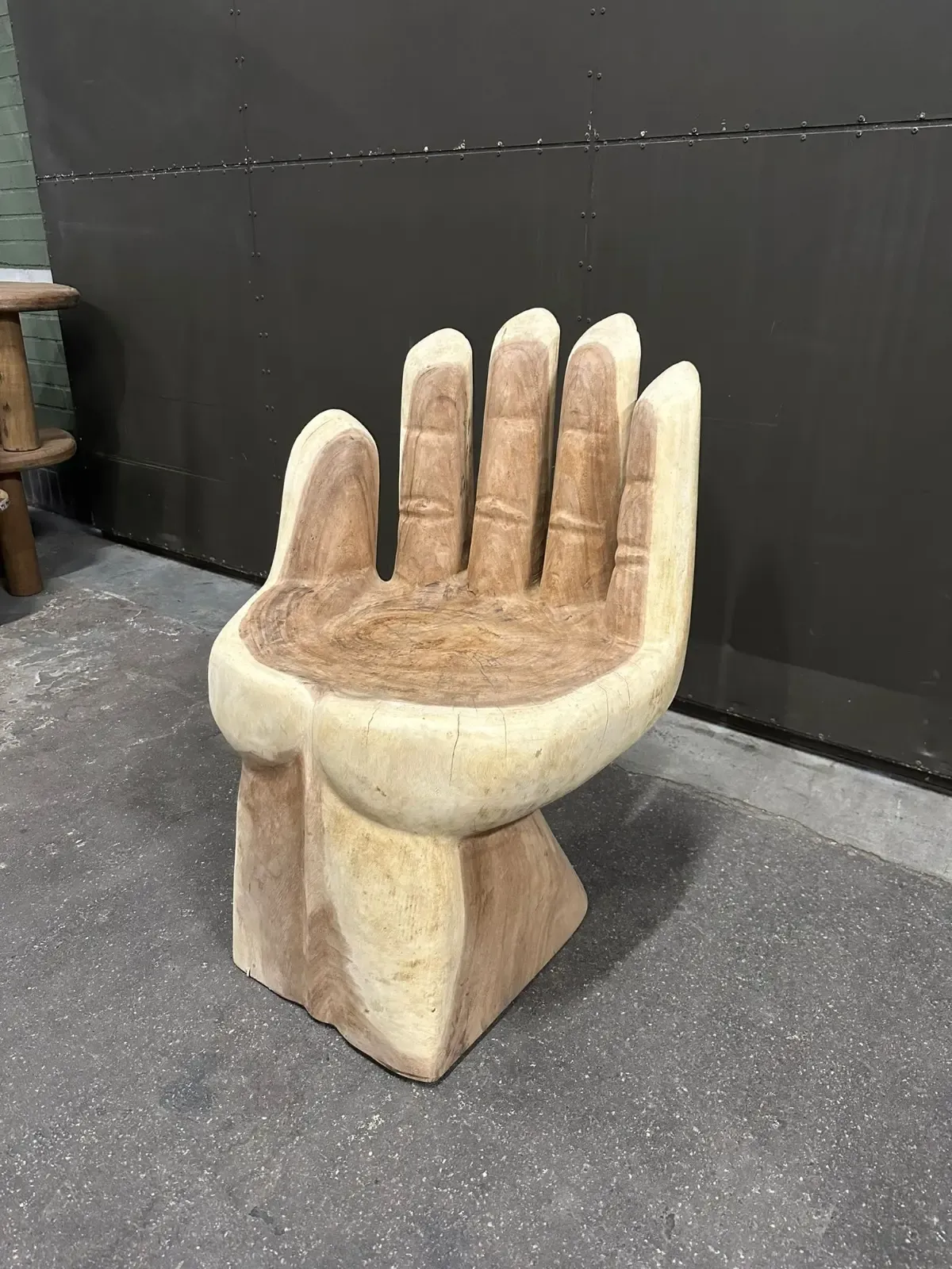 Armchair Hands On suar wood - World of Brosi