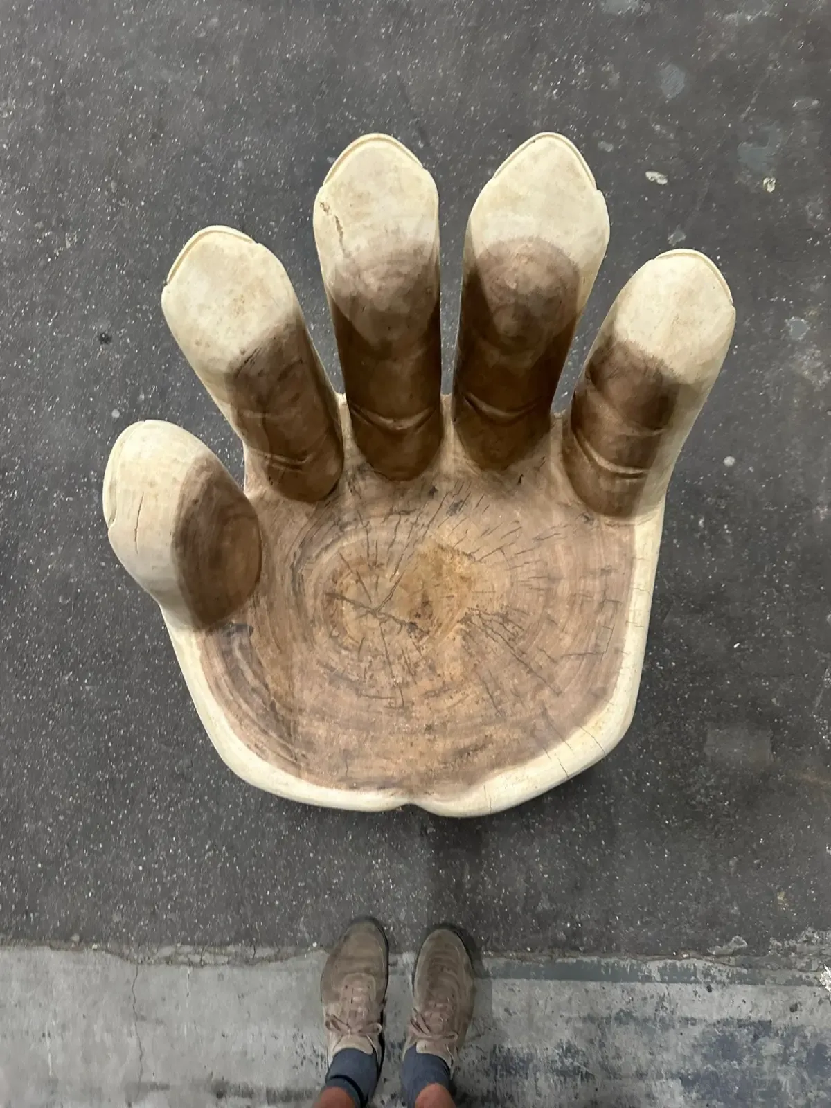 Armchair Hands On suar wood - World of Brosi