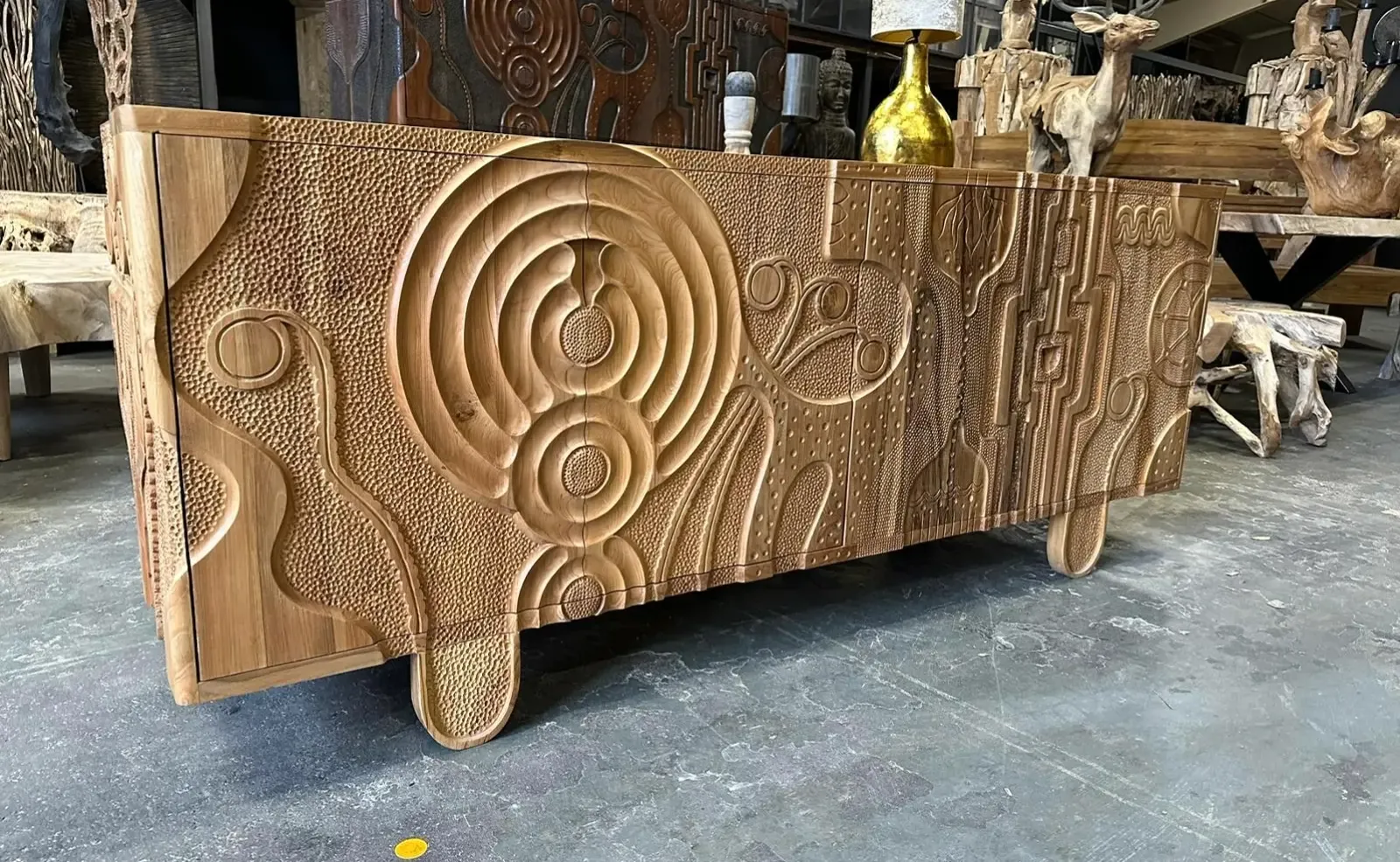 Sideboard Graphic - World of Brosi