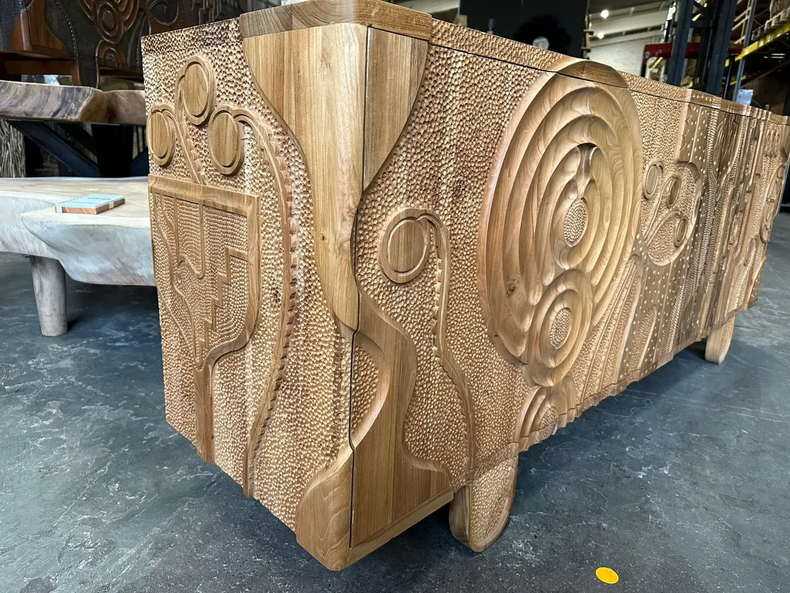 Sideboard Graphic - World of Brosi
