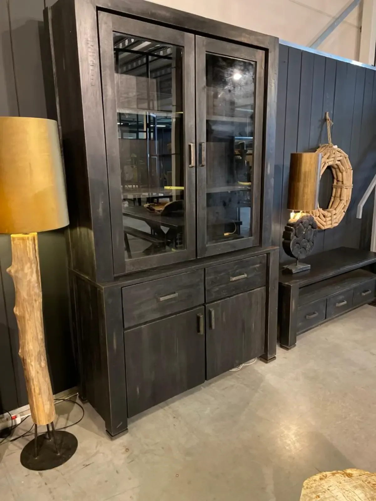 Vitrinenschrank Lima - World of Brosi
