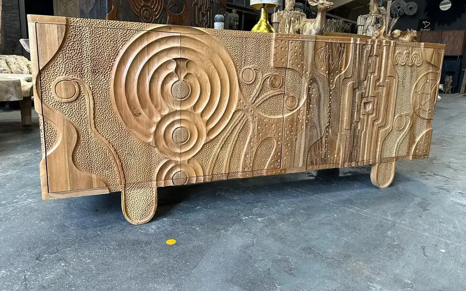Sideboard Graphic - World of Brosi
