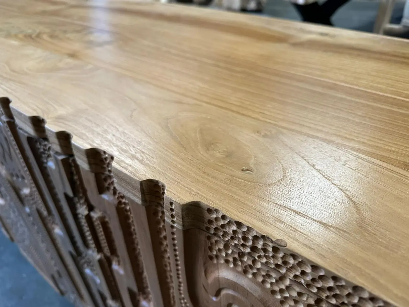 Sideboard Graphic - World of Brosi