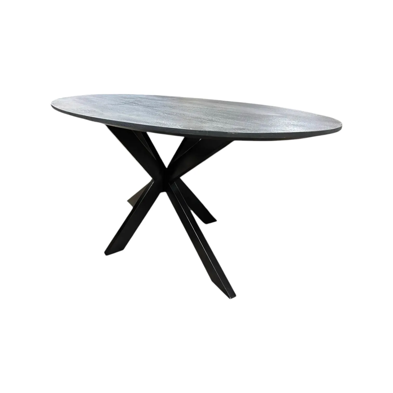 Ovaler Esstisch mit Facettenkante auf weißem Hintergrund, aus schrägem Winkel fotografiert - Mokana Furniture