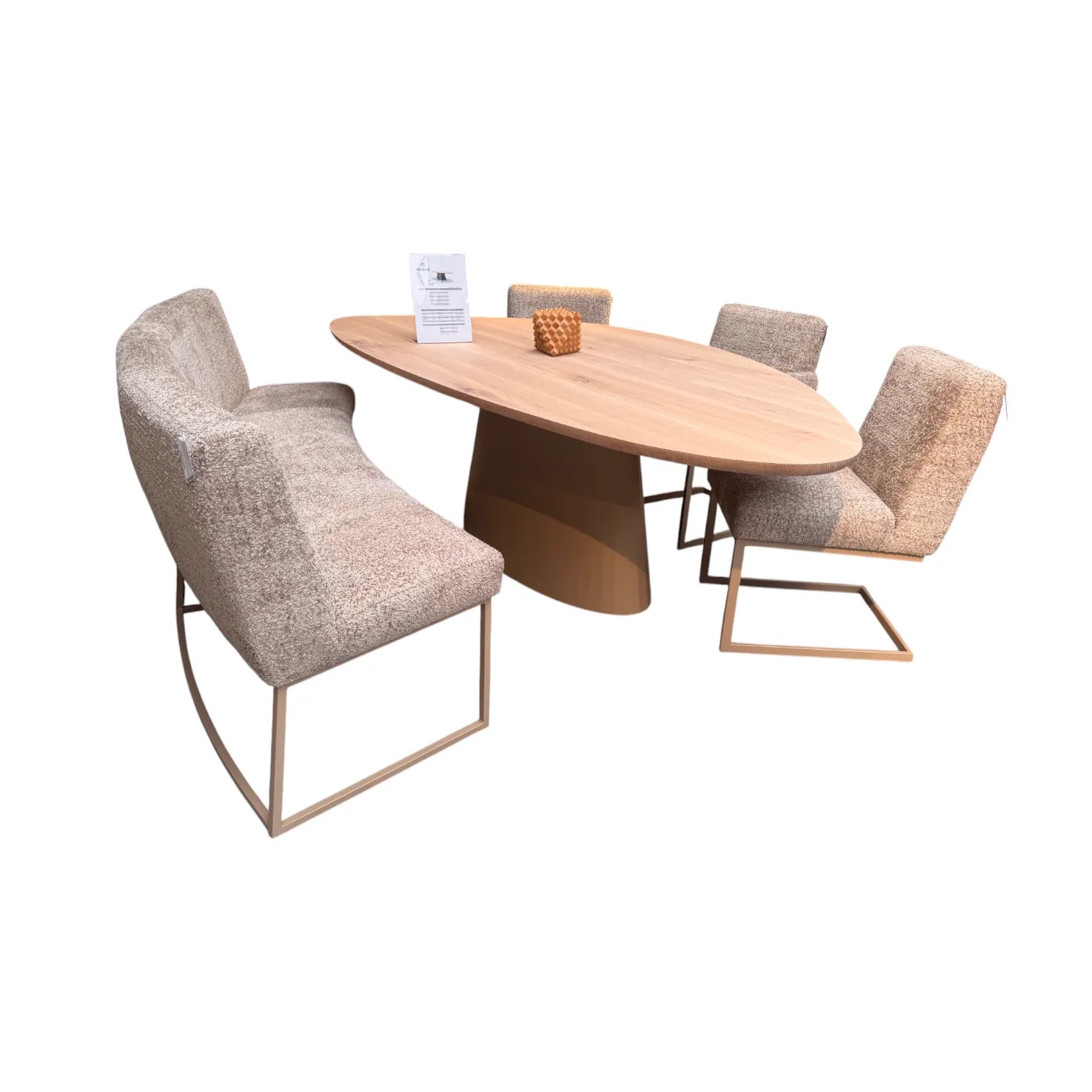 Eetkamerbank Zara ovaal met vier stoelen en een houten tafel op een witte achtergrond - Het Anker