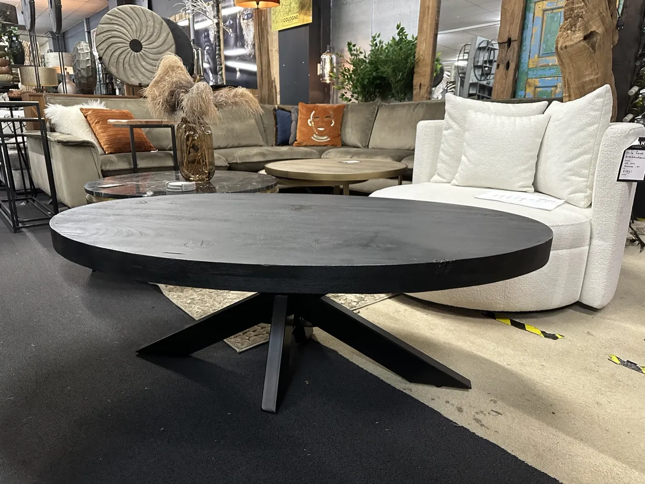 Couchtisch Mangoholz oval schwarz, von Mokana Furniture, Detailfoto 1
