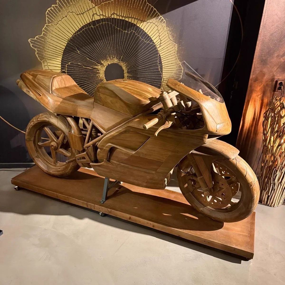 Wooden motorcycle replica - World of Brosi