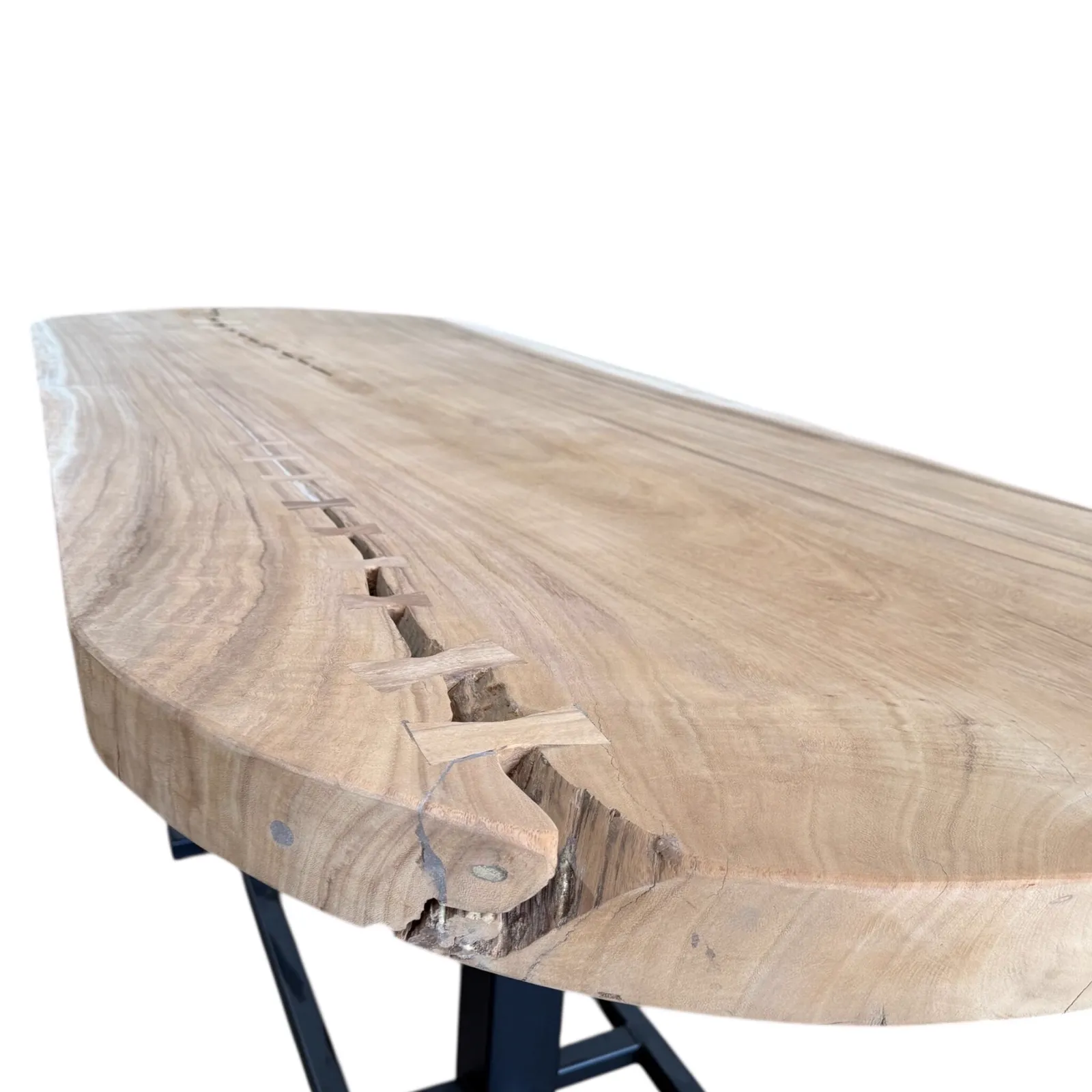 Detail der Bartheke Suarholz oval mit einer Nahaufnahme der Holzverbindungen und Maserung - World of Brosi