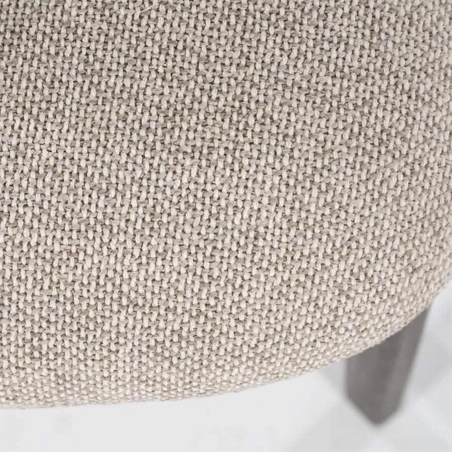 Detail des Stuhls Mikky braun - taupe Moon, Nahaufnahme des taupefarbenen Stoffbezugs - Eleonora