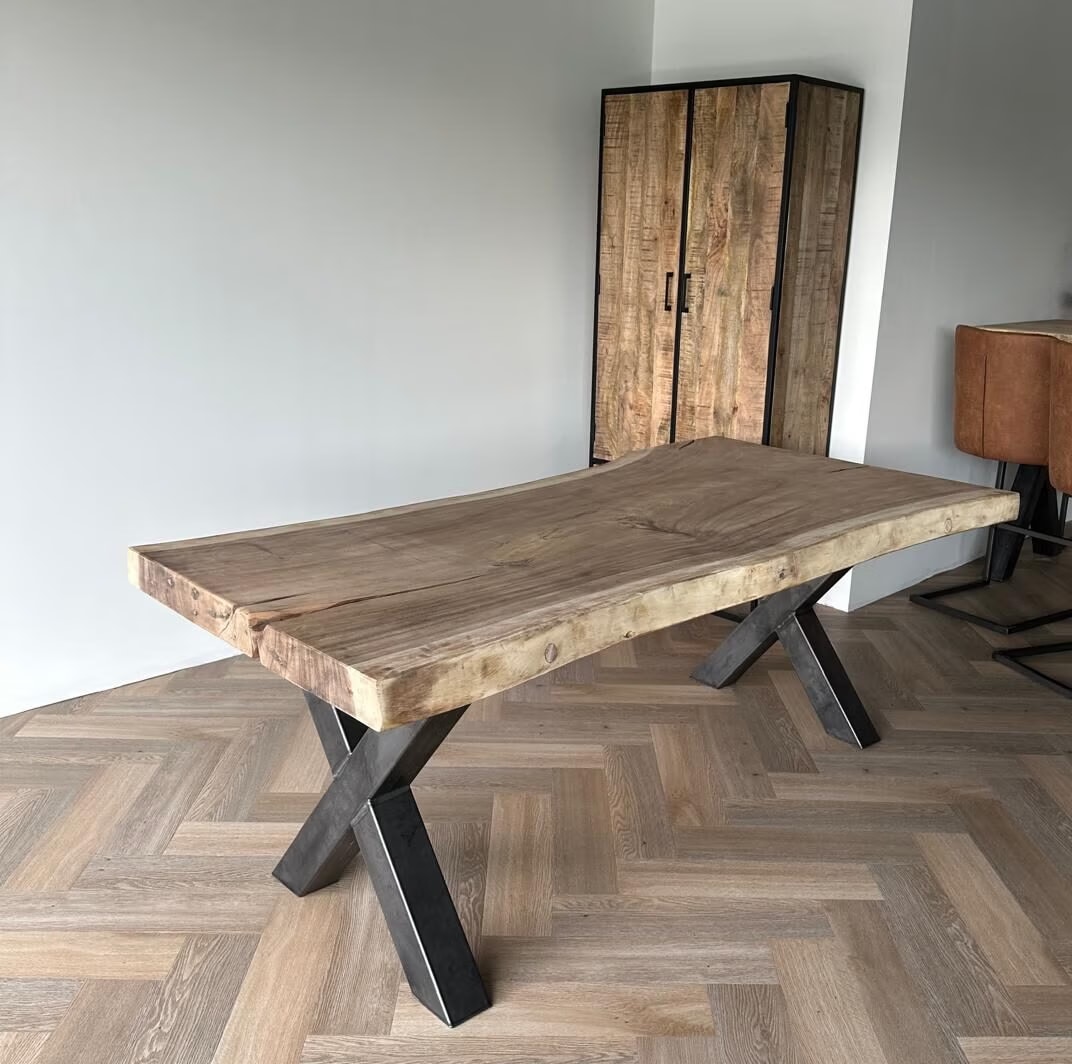 Bureau suarhout massief