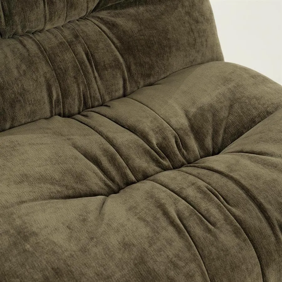 Detailaufnahme des Loungesessels Nook grün, mit der weichen, gepolsterten Sitzfläche und Rückenlehne - By-Boo