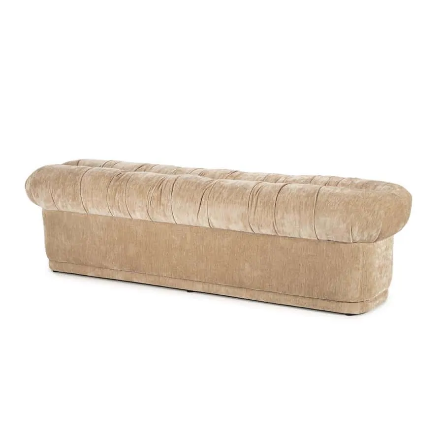 Bank Nook in Beige, eine lange, gepolsterte Bank mit getufteter Sitzfläche auf weißem Hintergrund - By-Boo
