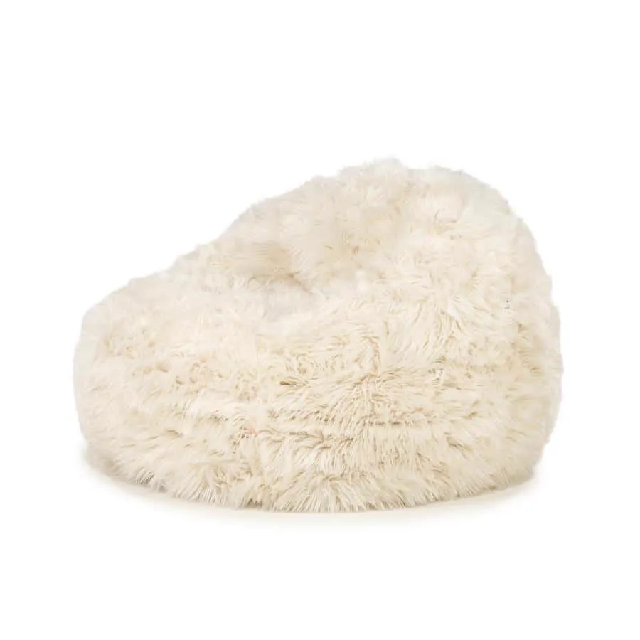 Der Snuzzle - beige, ein bequemer Sitzsack mit flauschiger Textur, auf weißem Studiohintergrund - By-Boo