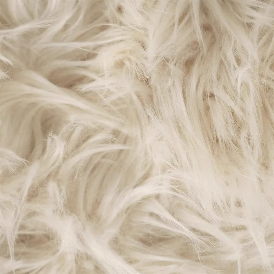 Nahaufnahme des flauschigen beigefarbenen Stoffes des Snuzzle, mit langen weichen Haaren - By-Boo