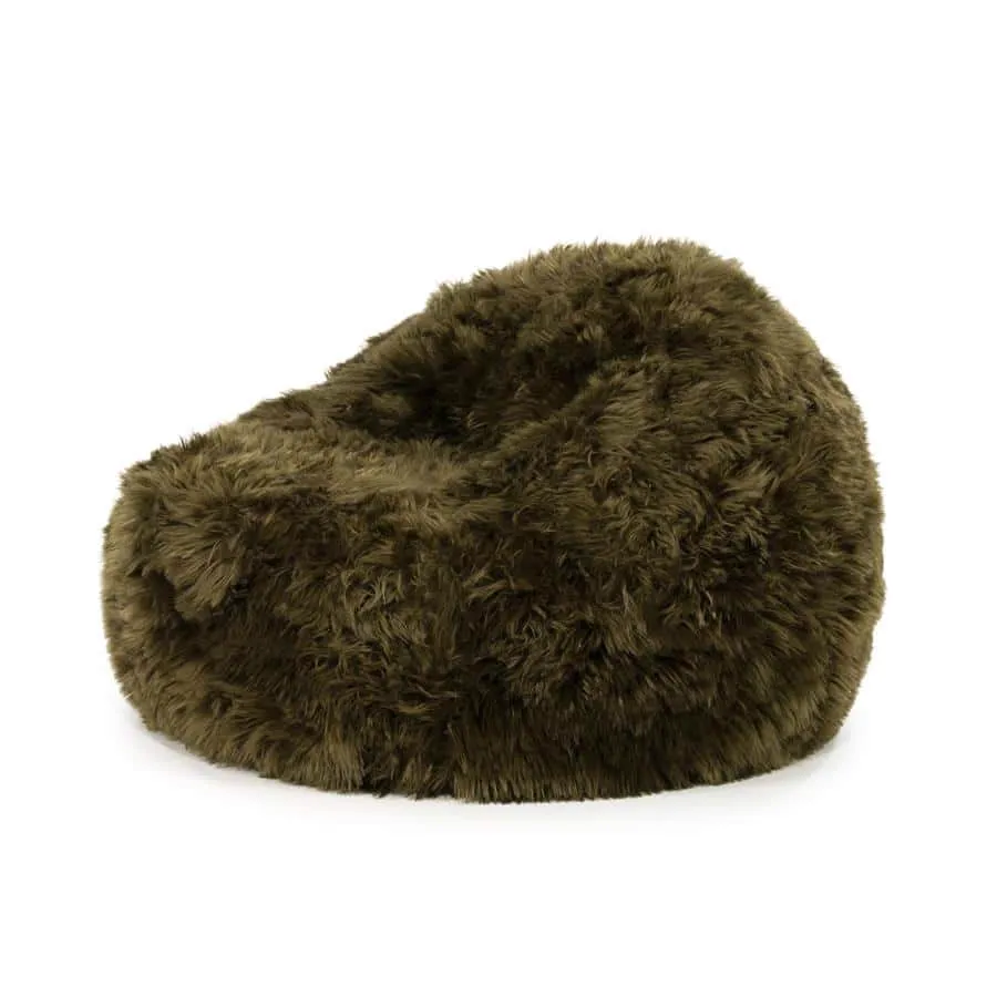 Sessel Snuzzle - grün, ein weicher, flauschiger Sessel auf weißem Hintergrund - By-Boo