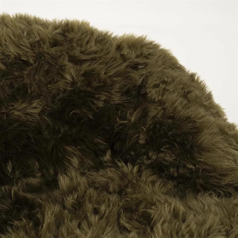 Detailaufnahme des grünen Sessels Snuzzle, mit Fokus auf den flauschigen Stoff - By-Boo
