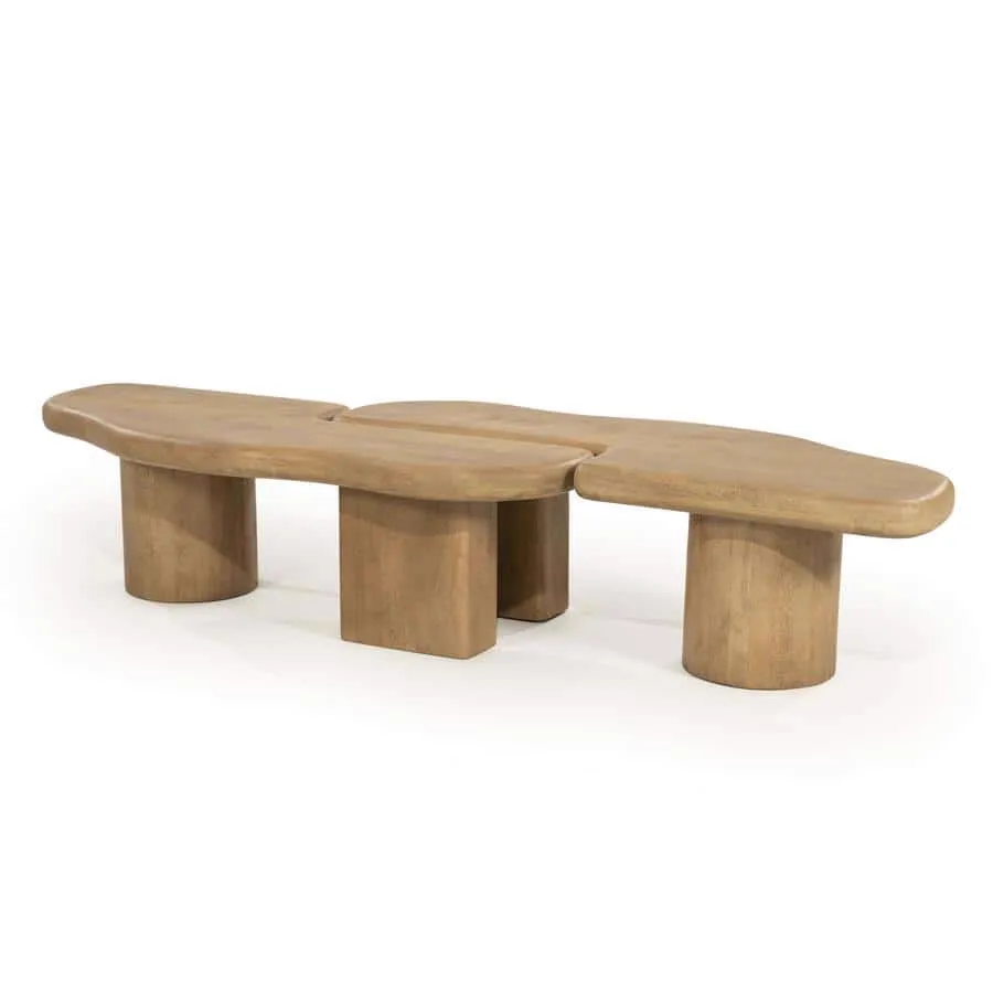 Der Yuo - natur Couchtisch, bestehend aus drei organisch geformten Holzteilen auf weißem Hintergrund - By-Boo