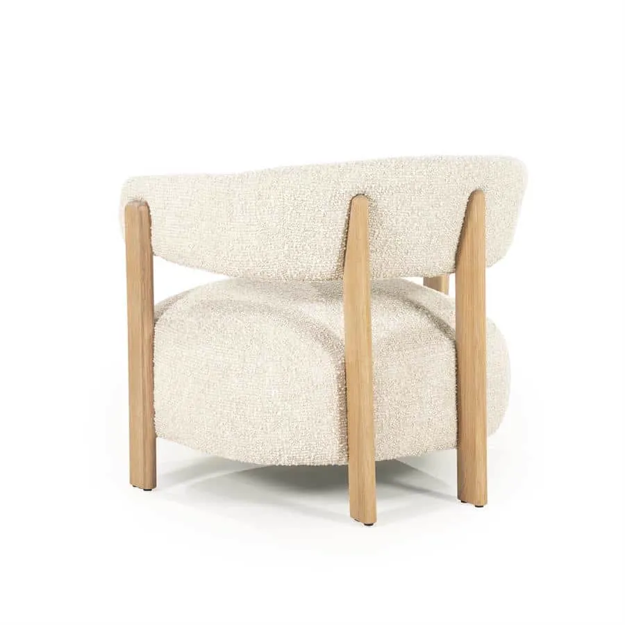 Sessel Lola - beige Hush, von hinten auf weißem Hintergrund mit Holzbeinen - Eleonora
