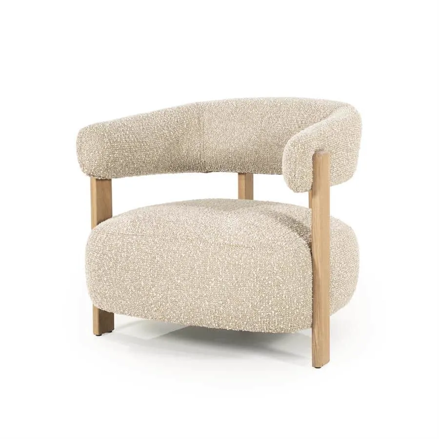 Sessel Lola - taupe Hush auf weißem Hintergrund, schräg von vorne fotografiert - Eleonora