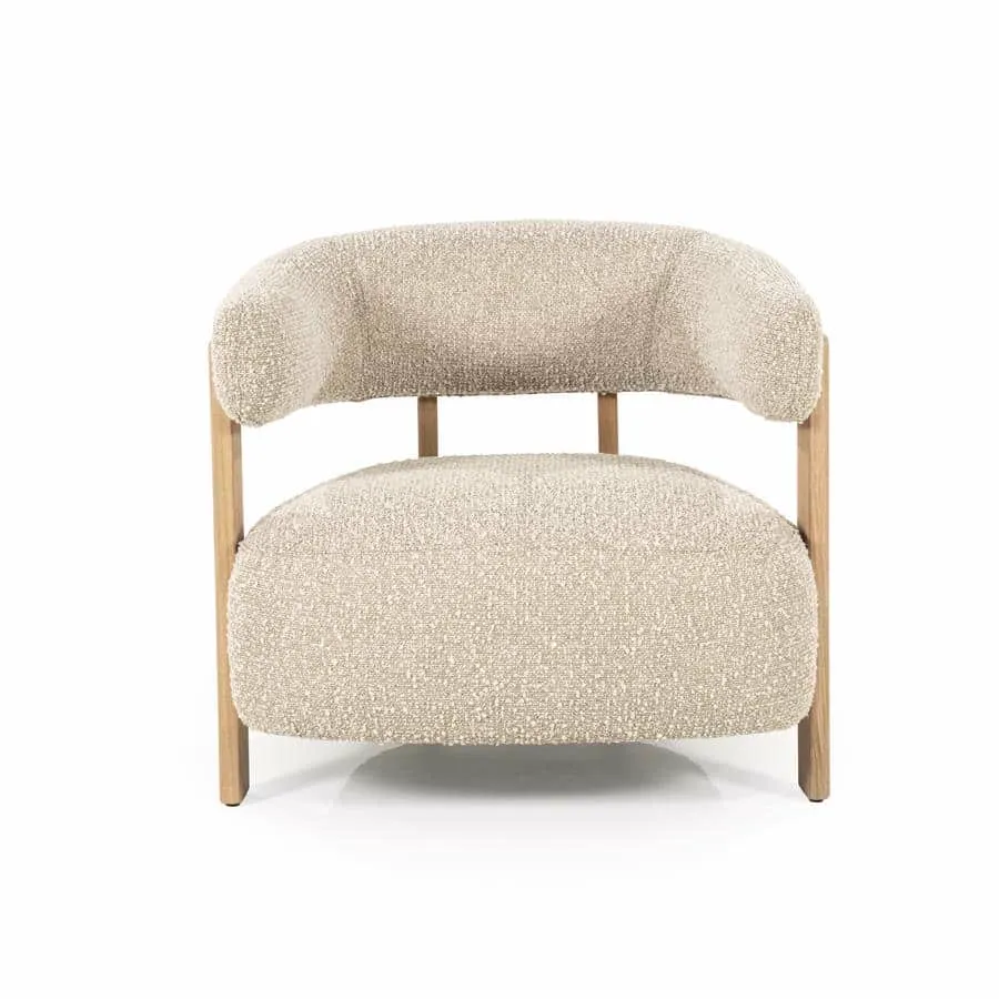 Sessel Lola - taupe Hush auf weißem Hintergrund, frontal aufgenommen - Eleonora