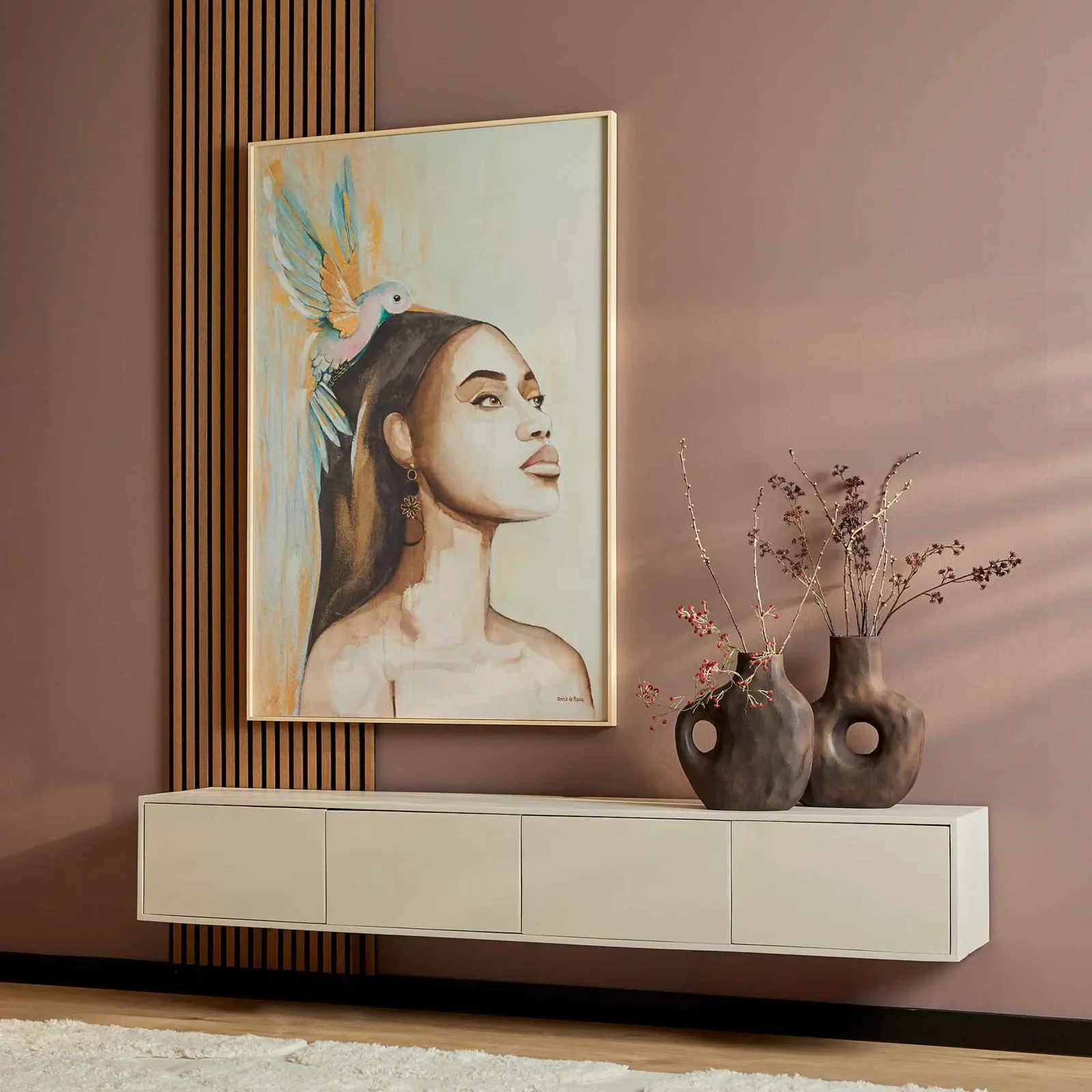 Schwebender TV-Schrank Vision Sand, 200 cm, in einem stimmungsvollen Wohnzimmer mit Kunst und Dekoration - Starfurn