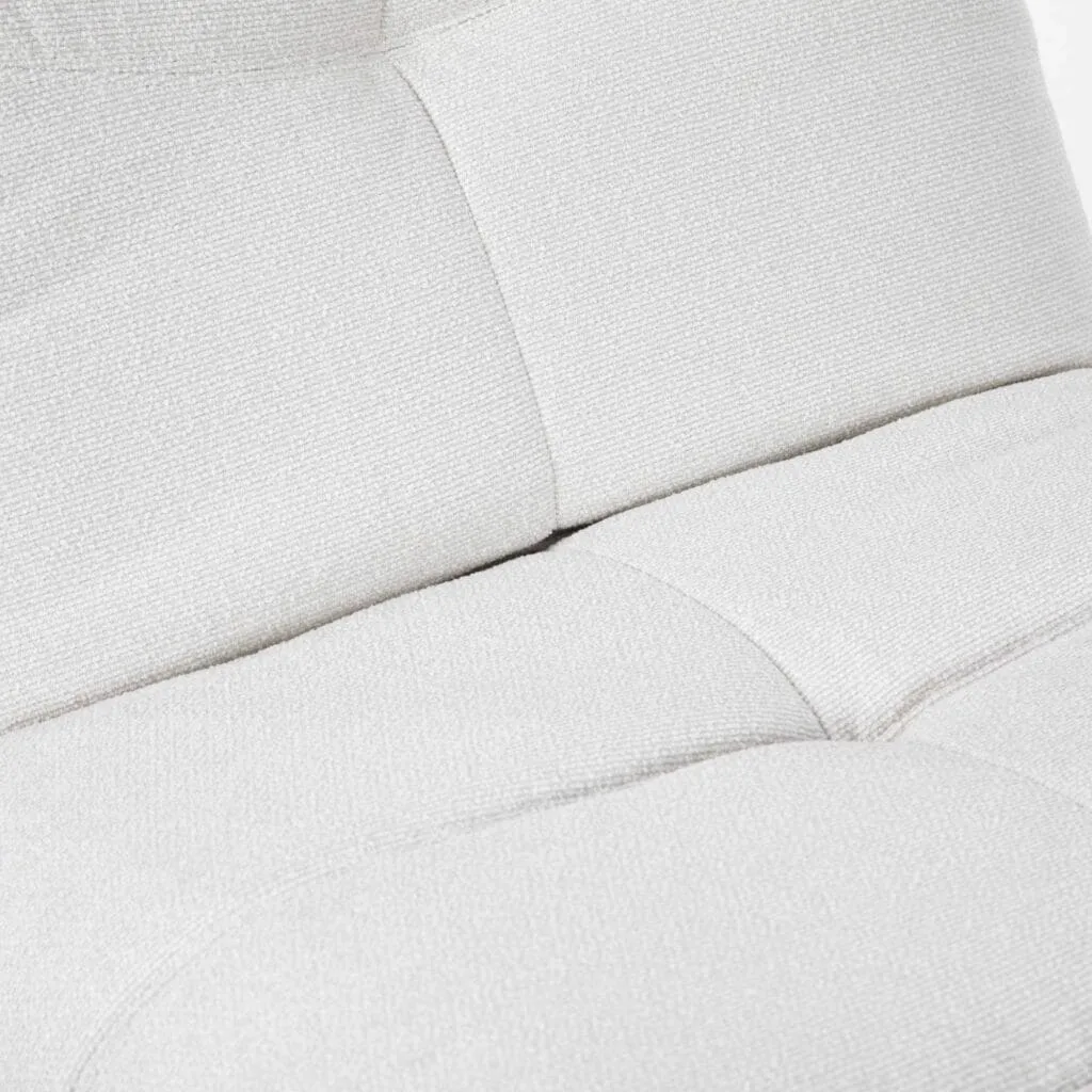 Detailaufnahme des Relaxsessel Lazy Off White, mit der Textur des Stoffes und den Nähten der Sitzfläche - Starfurn
