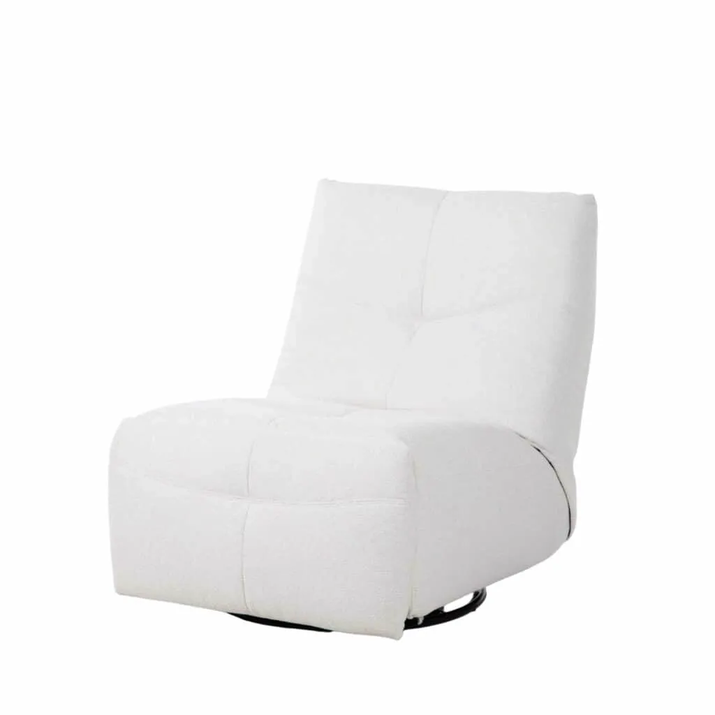 Relaxsessel Lazy Off White auf weißem Hintergrund, aus einer niedrigen Perspektive fotografiert - Starfurn