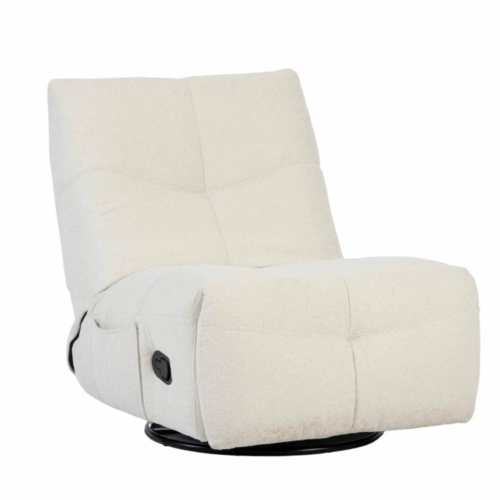 Relaxsessel Lazy Off White, von vorne und leicht von der Seite auf weißem Hintergrund fotografiert - Starfurn