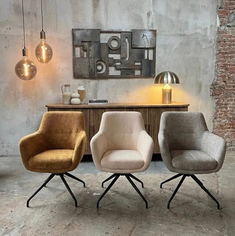 Drei Sessel Dico - 404 in Braun, Beige und Grau in einem industriellen Wohnzimmer-Ambiente - Koopmans Meubelen