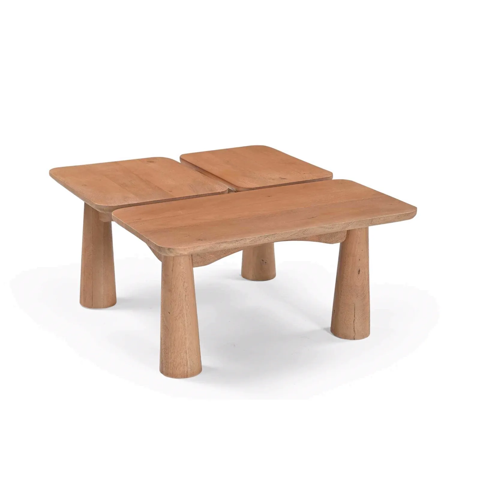 Couchtisch Vona von Starfurn auf weißem Hintergrund, bestehend aus vier quadratischen Holzplatten und robusten Beinen