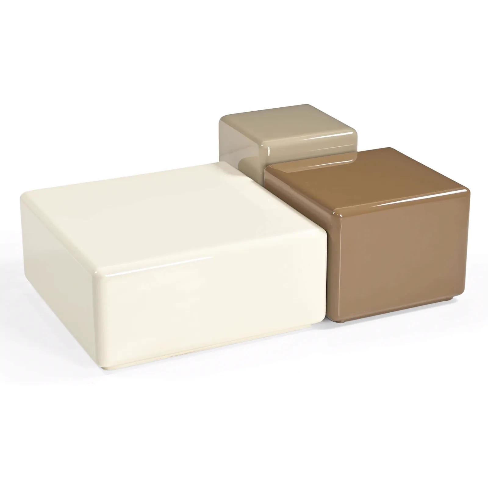 Couchtisch Elias 60 cm mit drei würfelförmigen Elementen in Beige, Taupe und Braun auf weißem Hintergrund - Starfurn