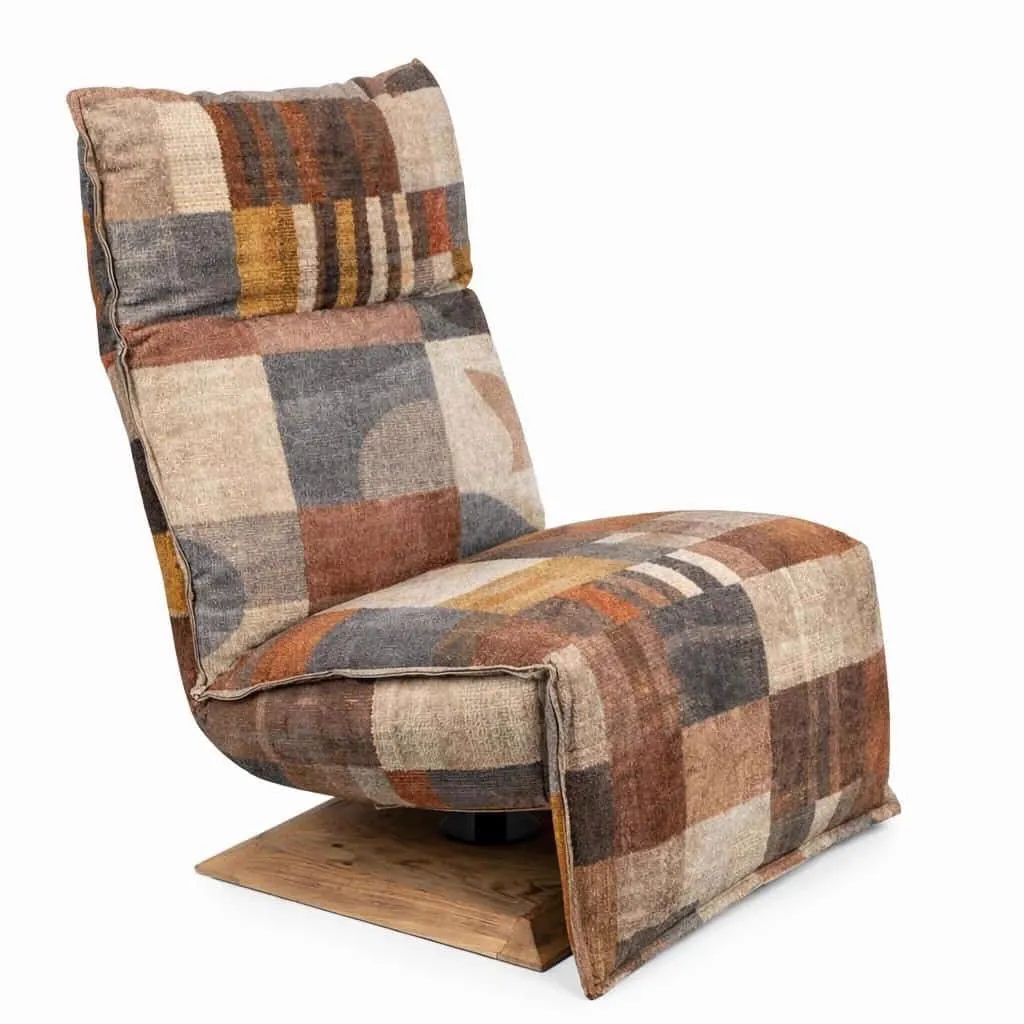 Relaxliegesessel Indi Speciale mit Akku, bezogen mit einem Patchwork-Stoff in warmen Farbtönen, auf weißem Hintergrund - Chill-Line