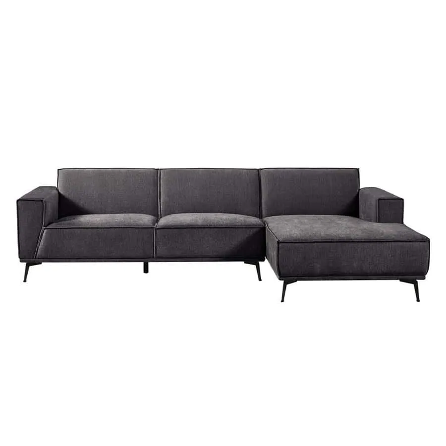 De Leeds 2 5-AL + Chaise R - City 464 Black Blue bank op een witte achtergrond, vanuit een laag standpunt - Tower Living