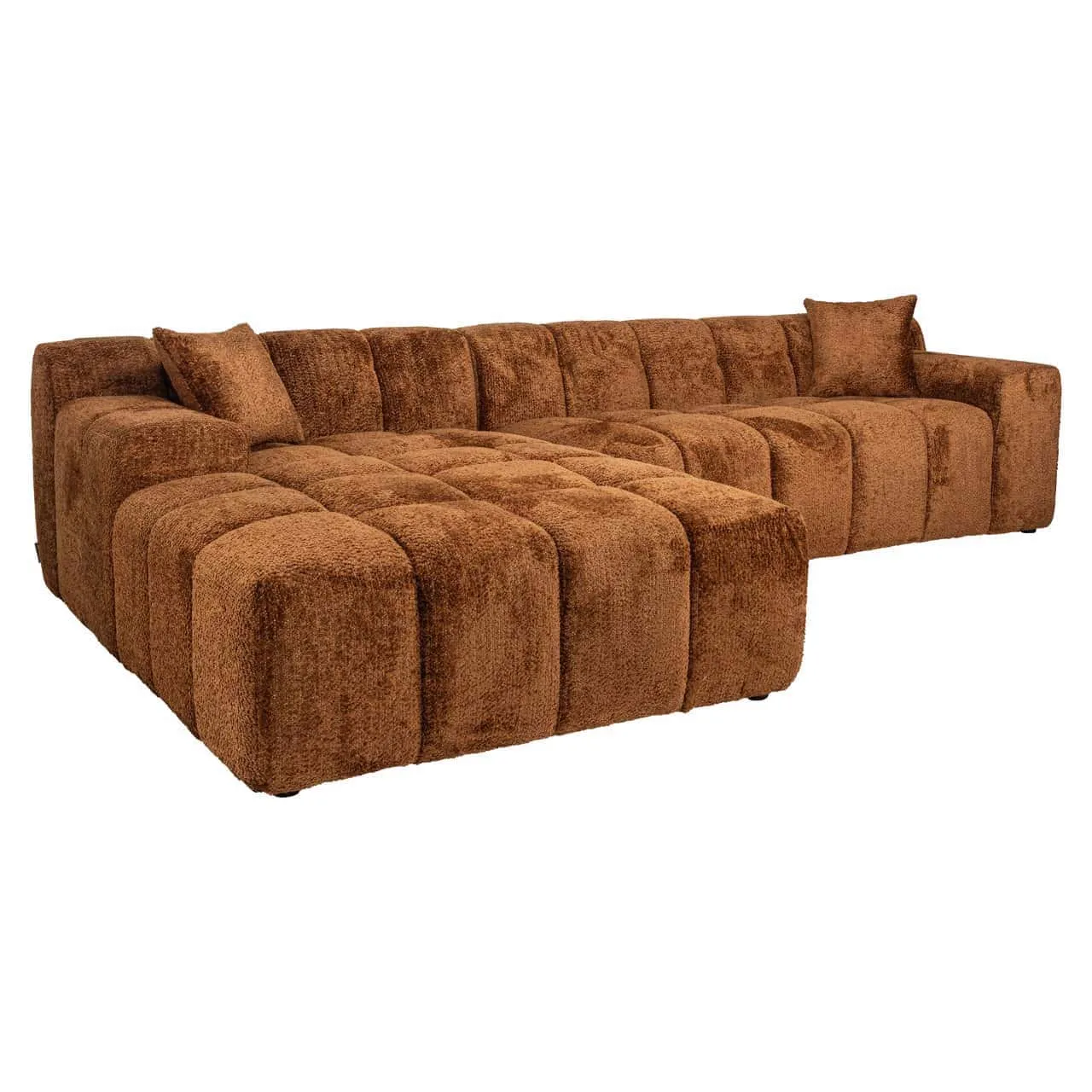 Sofa Cube lovely cinnamon 3-seater + lounge left auf weißem Hintergrund, aus einer niedrigen Perspektive fotografiert - Richmond Interiors
