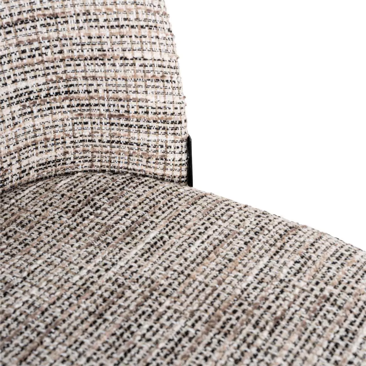 Nahaufnahme der Sitzfläche und Rückenlehne des Esszimmerstuhls Elvi trendy nature brandschutz, Fokus auf den gewebten Stoff - Richmond Interiors