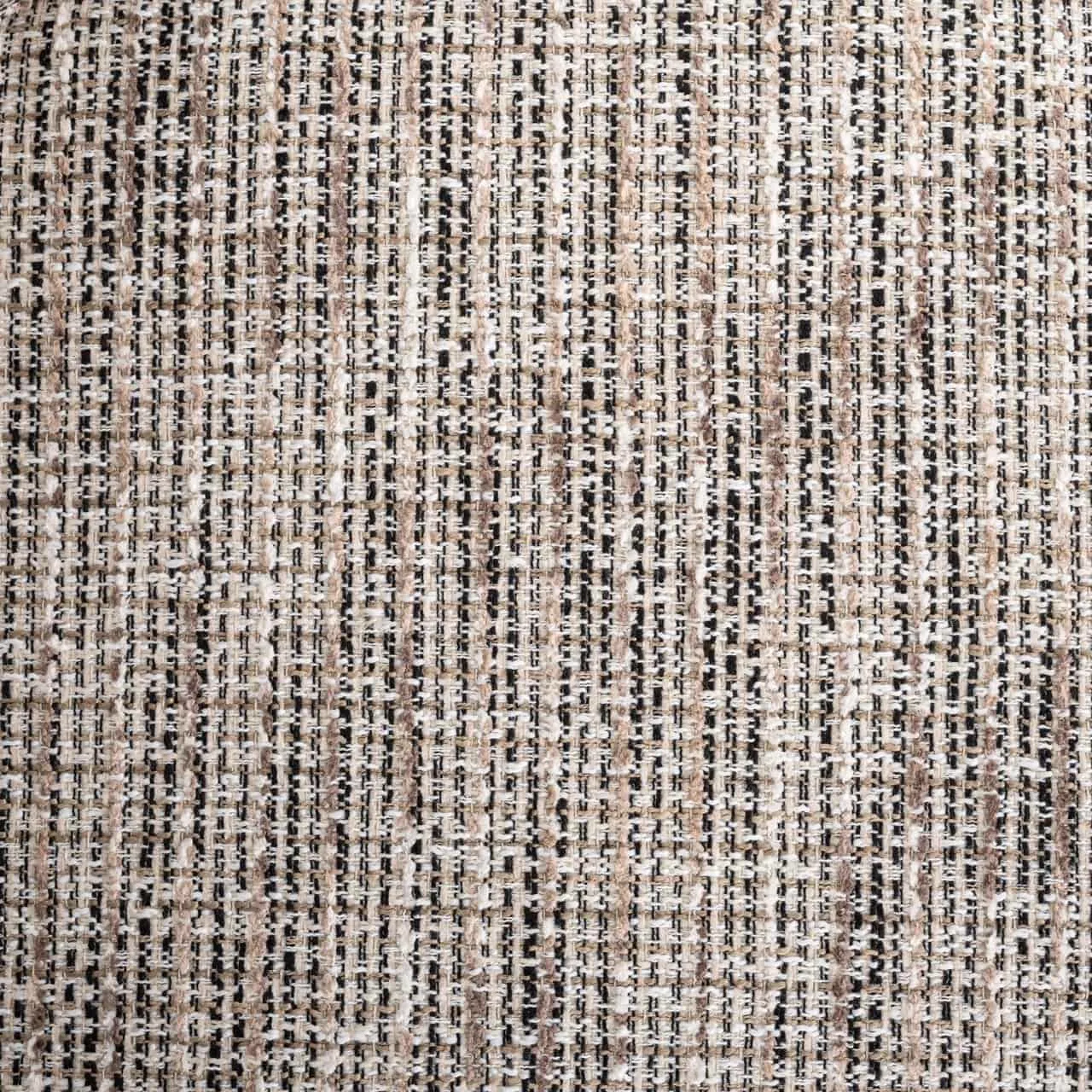 Detailaufnahme des Esszimmerstuhls Elvi, mit einer Nahaufnahme des trendy nature brandschutz Stoffes - Richmond Interiors