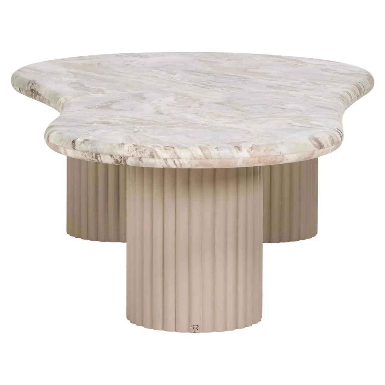 Couchtisch Coronel Blush beige mit unregelmäßiger Marmorplatte und drei geriffelten Beinen auf weißem Hintergrund - Richmond Interiors