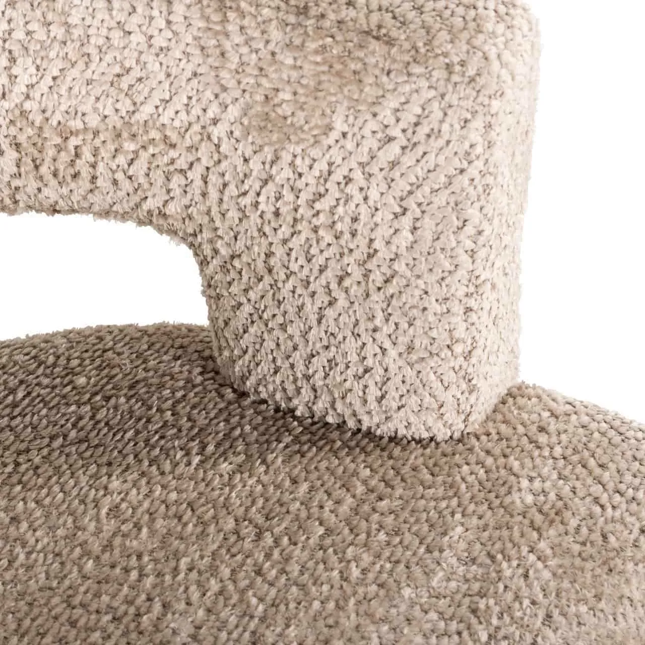 Nahaufnahme des weichen, beigen Stoffes des Esszimmerstuhl Ellis lovely beige - Richmond Interiors