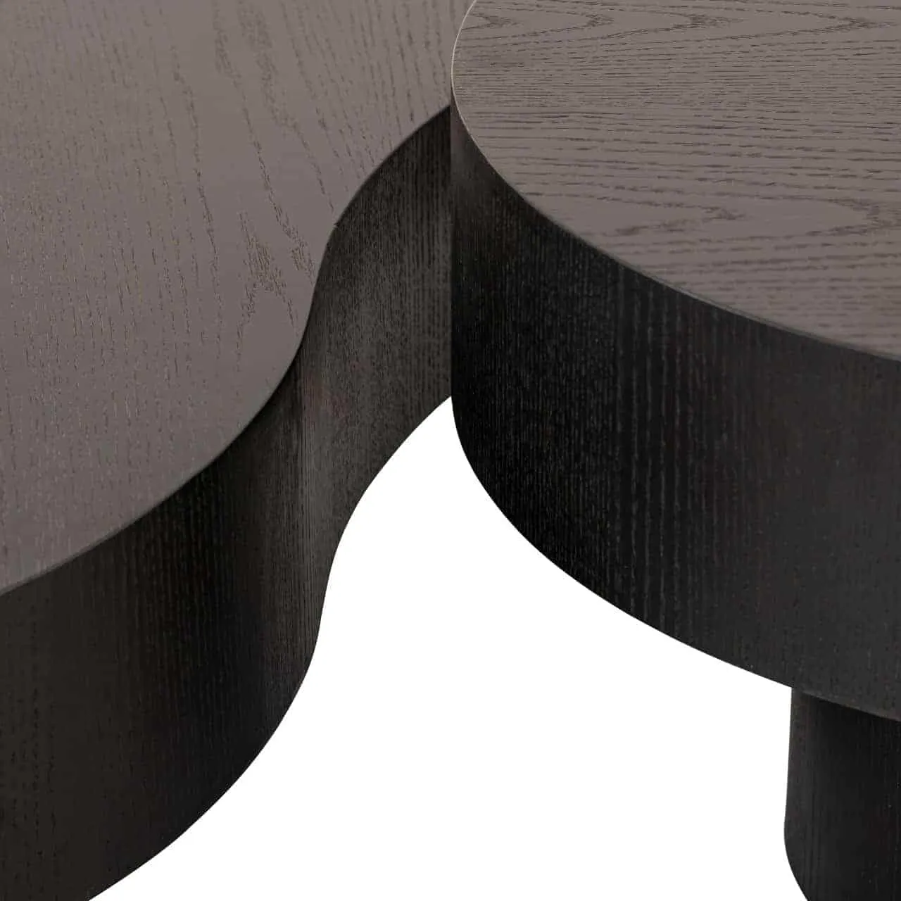 Nahaufnahme der dunklen Holzplatten des Couchtischs Bogor dark coffee, 2er-Set - Richmond Interiors