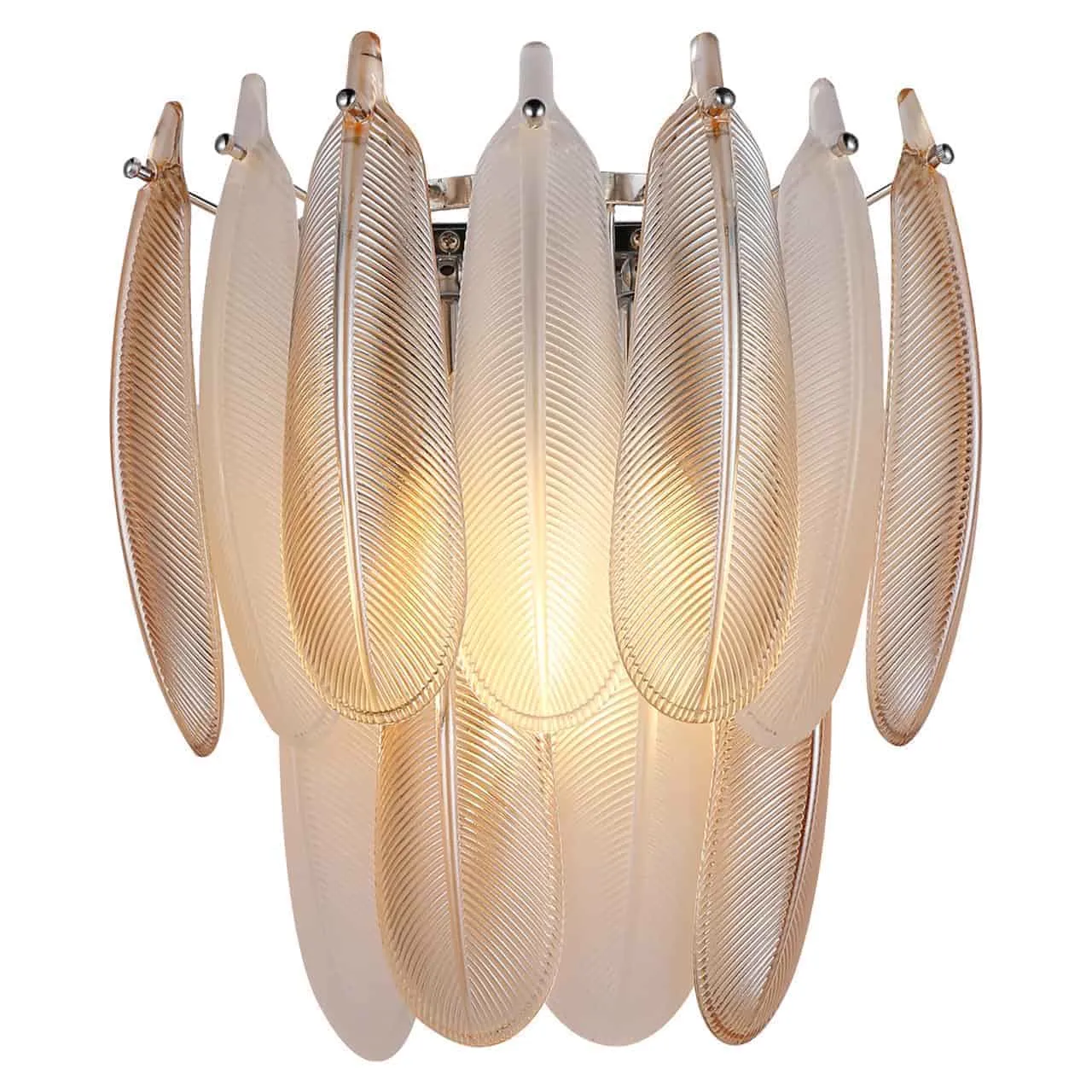 Wandleuchte Chloe brass antique mit mehreren Schichten Glasfedern auf weißem Hintergrund - Richmond Interiors