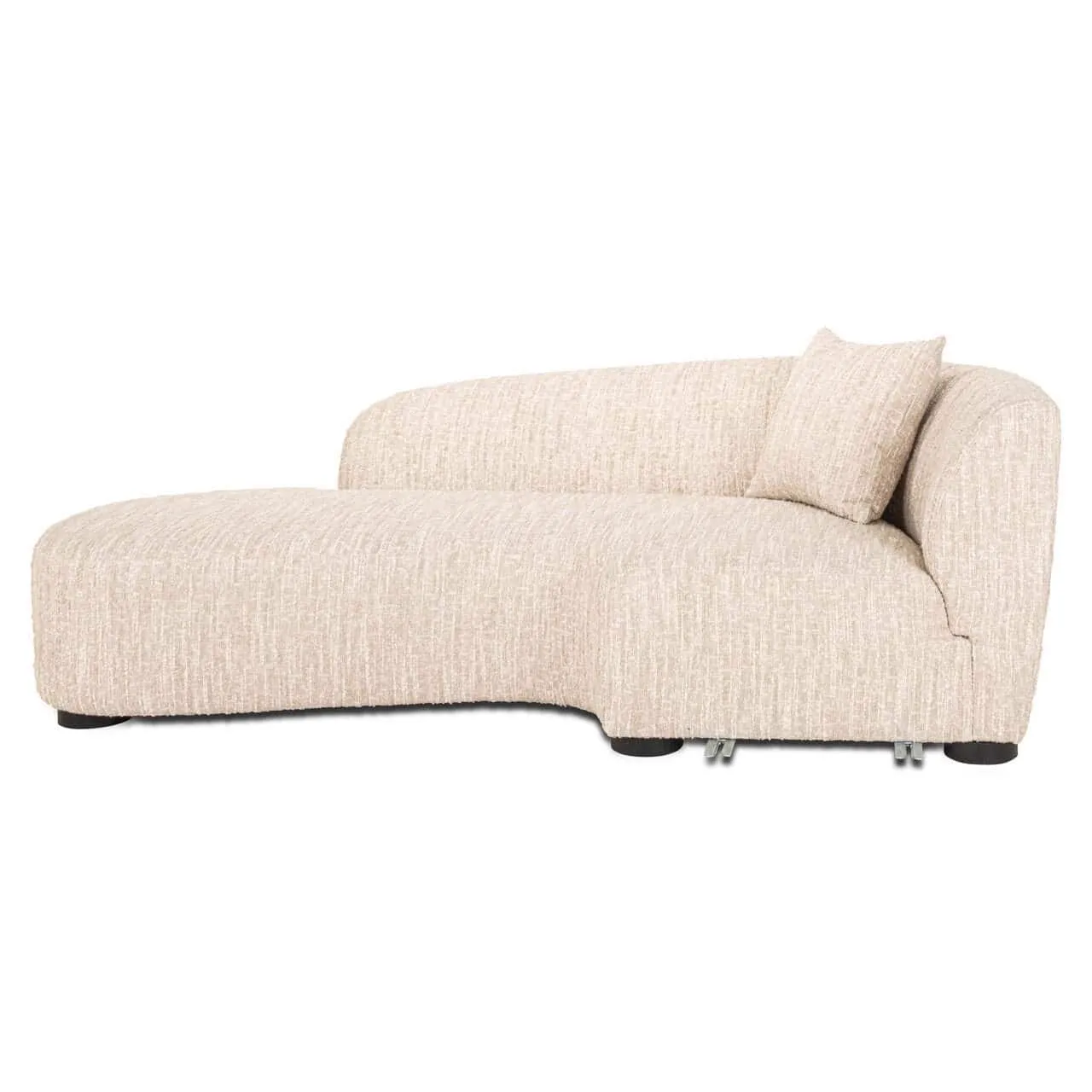Sofa Pandora beige Angora Lounge Left auf weißem Hintergrund, mit einem Kissen und dunklen Füßen - Richmond Interiors