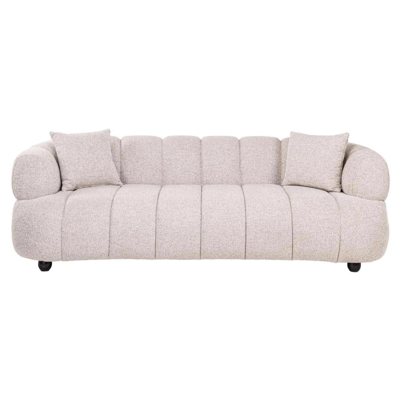 Sofa Amelia natur fancy auf weißem Hintergrund, mit zwei Kissen und sichtbaren Füßen - Richmond Interiors