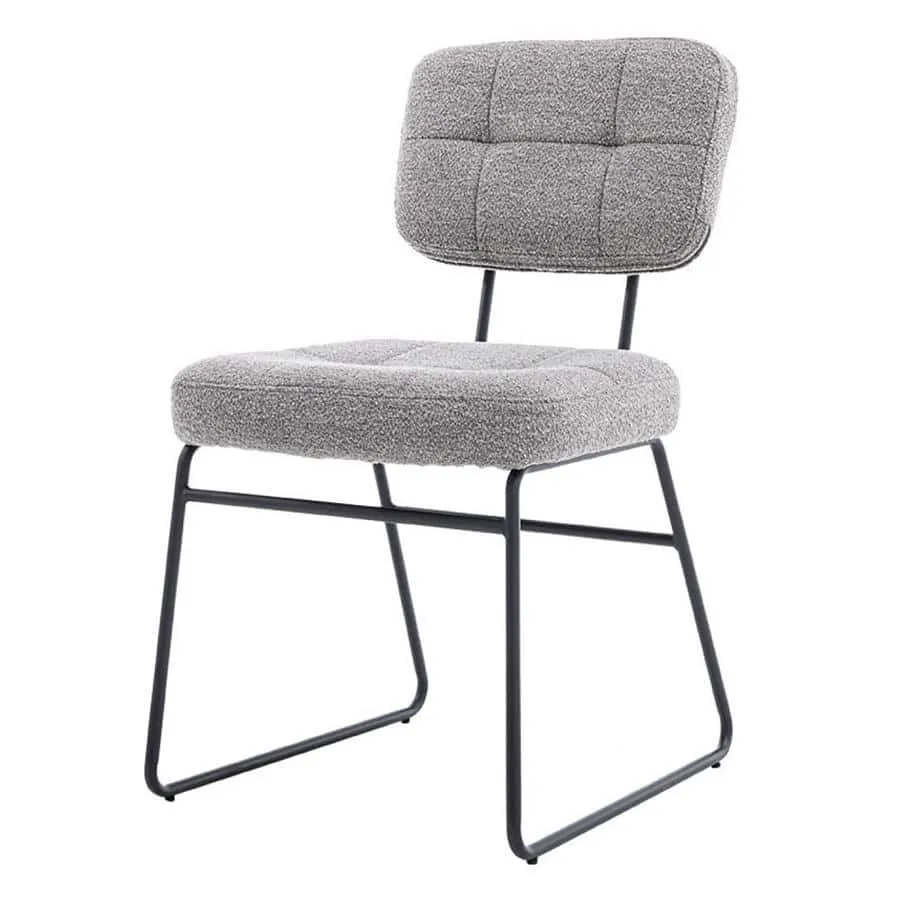 De Padola Stoel - fabric Alpine 11 Grey op een witte achtergrond, schuin van voren gefotografeerd - Tower Living