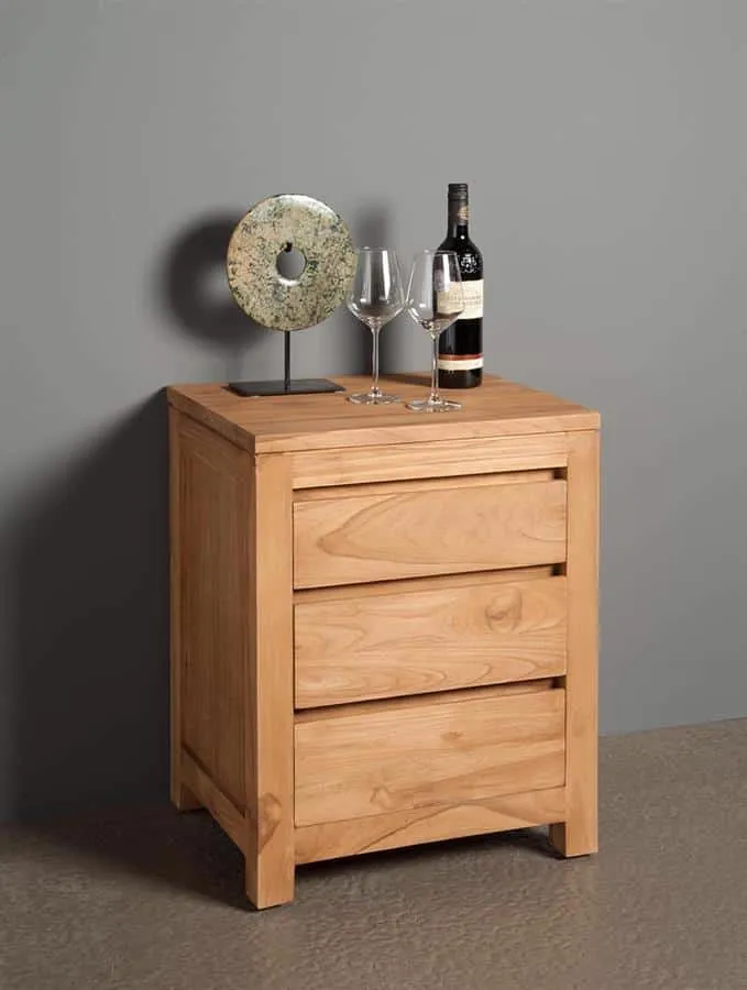 Corona Kommode 50 cm in einer Studio-Umgebung, mit einer Weinflasche und Gläsern auf der Oberseite - Tower Living