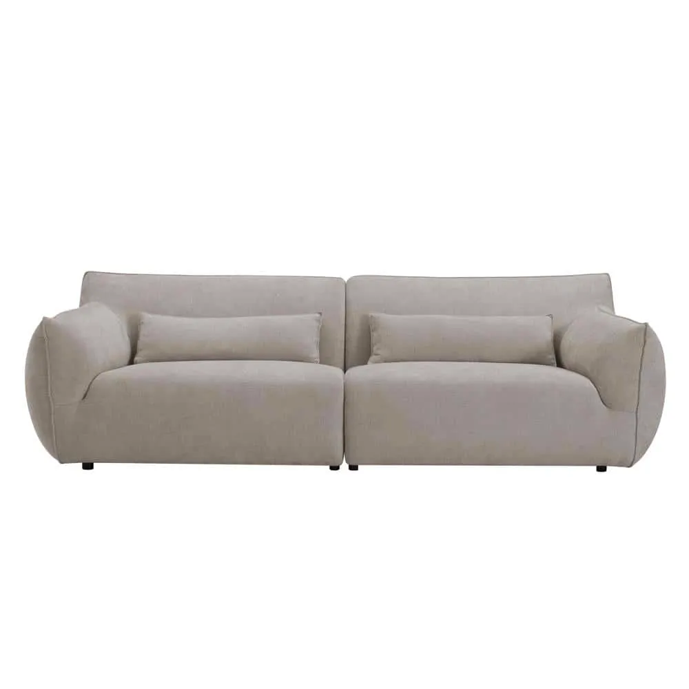 De Aberdeen 4-seater - stof Eden 4 beige, een lange bank met twee zitgedeelten en kussens, op een witte achtergrond - Tower Living