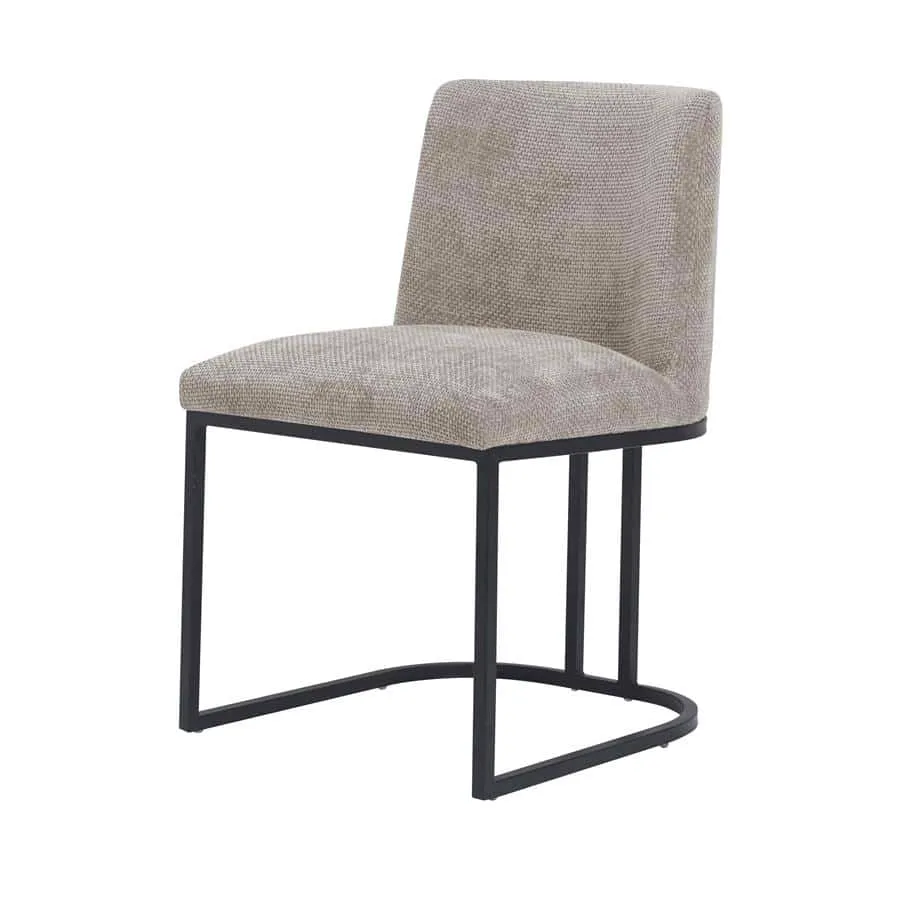 De Archi Stoel - fabric Eden 4 beige staat op een witte achtergrond, schuin van voren gefotografeerd - Tower Living
